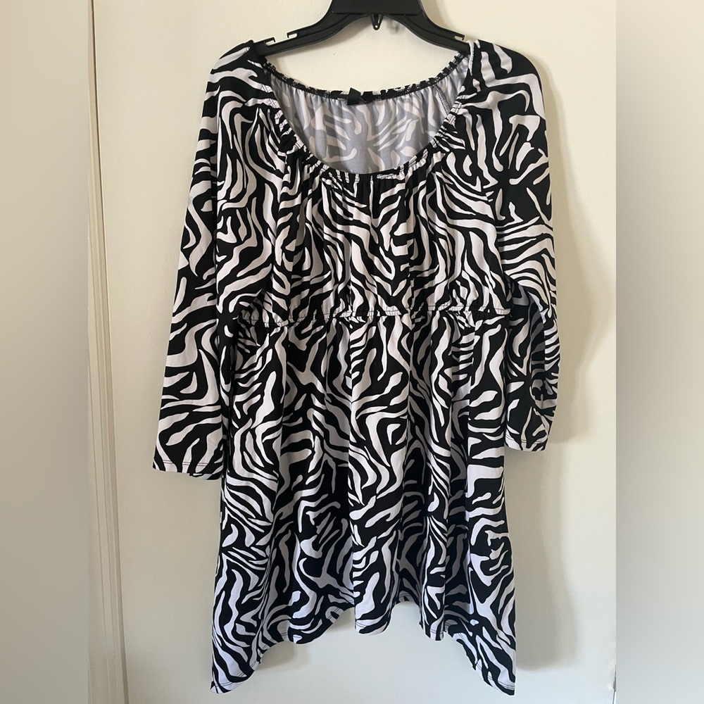 Slinky brand zebra colored spandex top